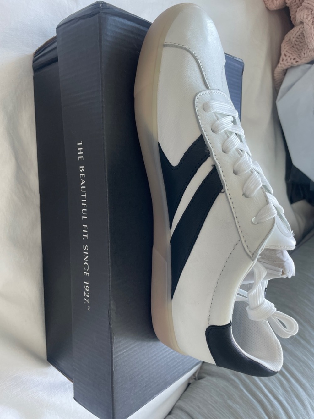 Naturalized women’s Medina Sneaker